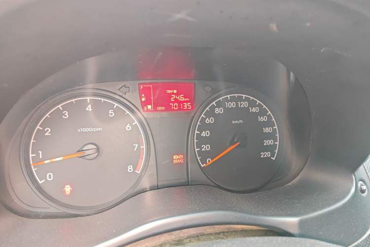 Used Hyundai Verna (older generation) 2014 1.4L Manual Smart GLS Trim Odometer Close Up