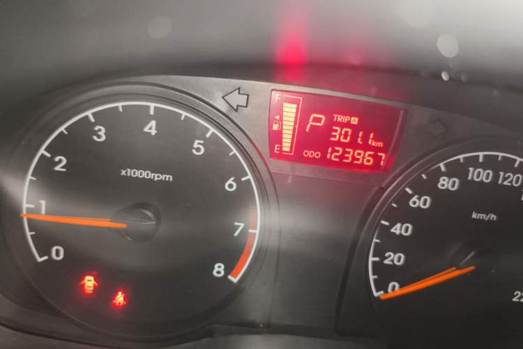 Used Hyundai Verna (older generation) 2014 1.4L Automatic Smart GLS Odometer Close Up