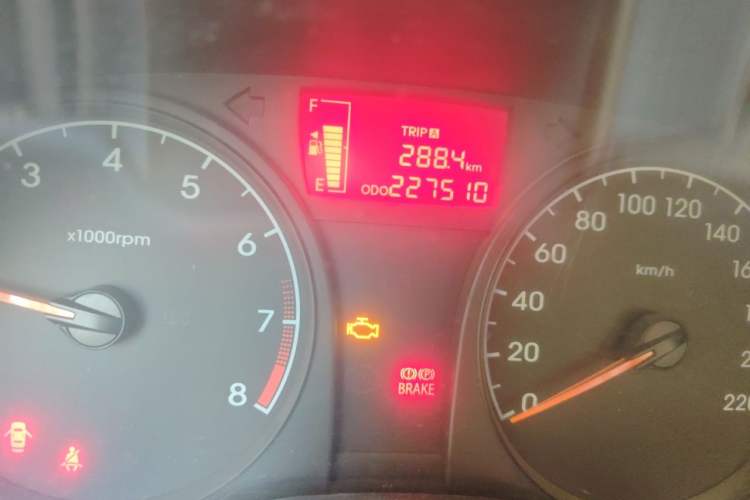 Used Hyundai Verna (older generation) 2014 1.4L Manual Smart GLS Trim Odometer Close Up