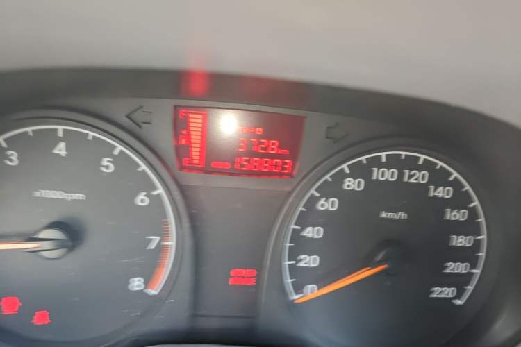Used Hyundai Verna (older generation) 2014 1.4L Manual Smart GLS Trim Odometer Close Up