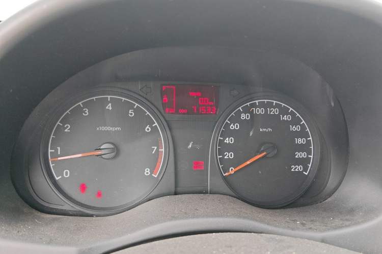 Used Hyundai Verna (older generation) 2014 1.4L Manual Fashion GS Model Odometer Close Up