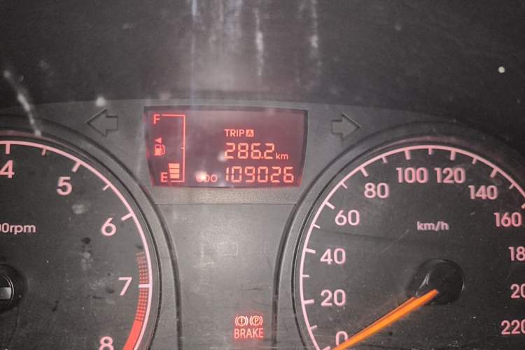 Used Hyundai Verna (older generation) 2014 1.4L Manual Smart GLS Trim Odometer Close Up