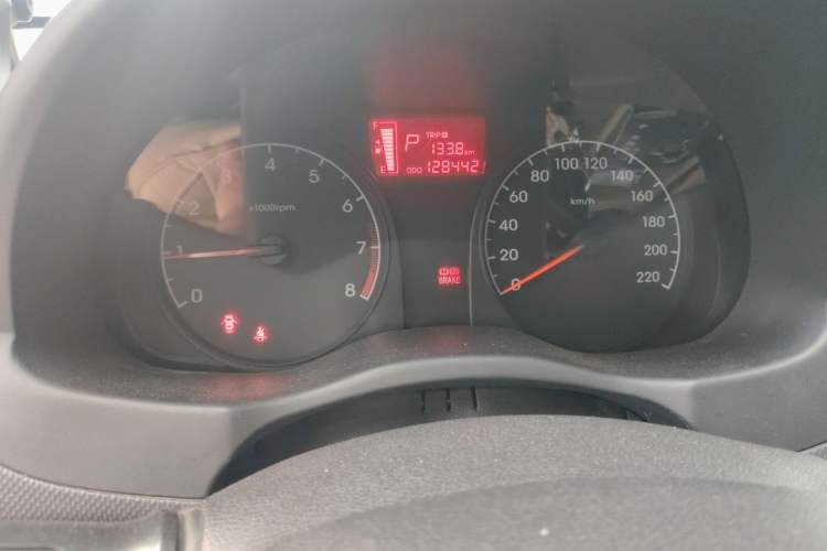 Used Hyundai Verna (older generation) 2014 1.4L Automatic Smart GLS Odometer Close Up