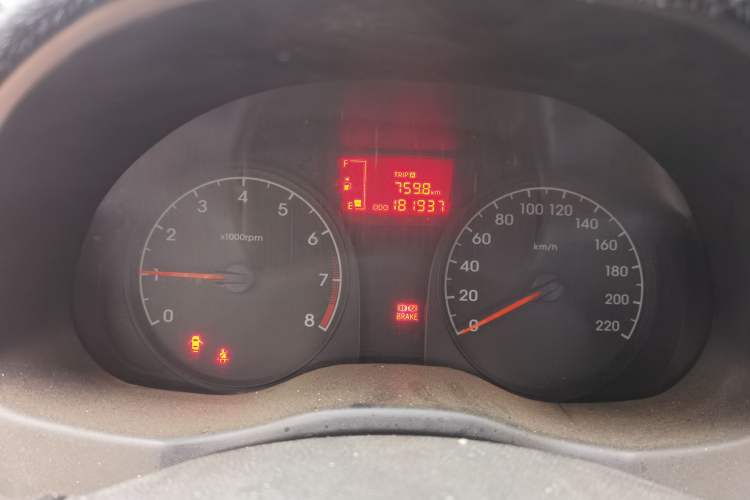 Used Hyundai Verna (older generation) 2014 1.4L Manual Smart GLS Trim Odometer Close Up
