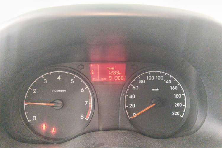 Used Hyundai Verna (older generation) 2014 1.4L Manual Smart GLS Trim Odometer Close Up