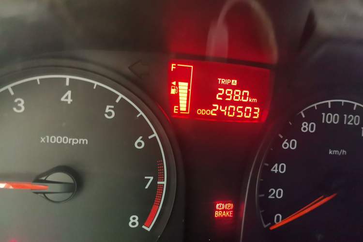 Used Hyundai Verna (older generation) 2014 1.4L Manual Smart GLS Trim Odometer Close Up