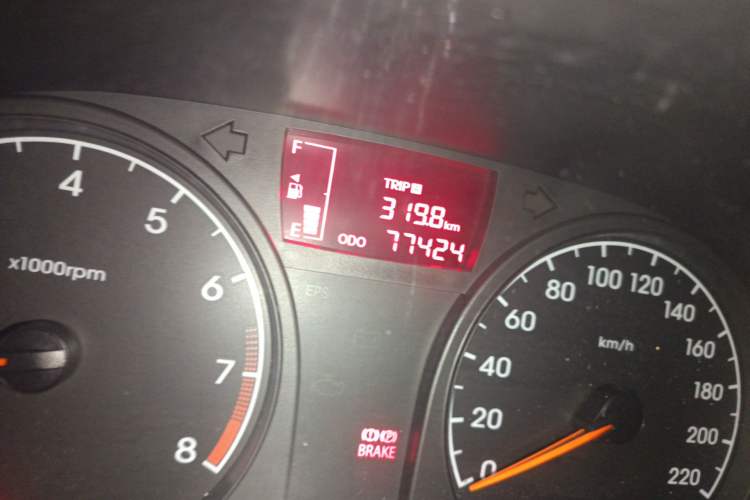 Used Hyundai Verna (older generation) 2014 1.4L Manual Smart GLS Trim Odometer Close Up