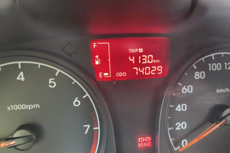 Used Hyundai Verna (older generation) 2014 1.4L Manual Smart GLS Trim Odometer Close Up