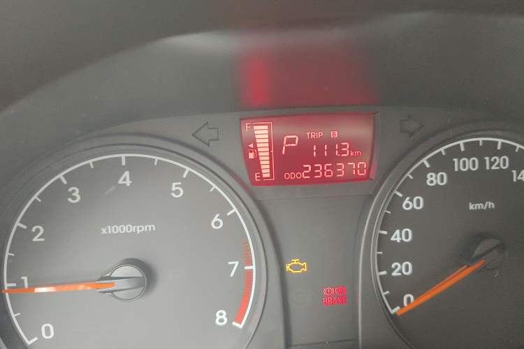 Used Hyundai Verna (older generation) 2014 1.4L Automatic Smart GLS Odometer Close Up