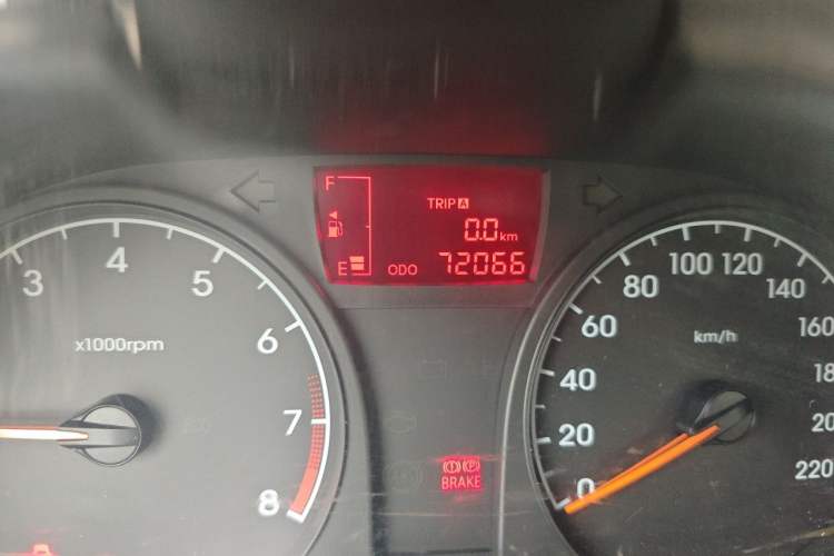 Used Hyundai Verna (older generation) 2014 1.4L Manual Smart GLS Trim Odometer Close Up