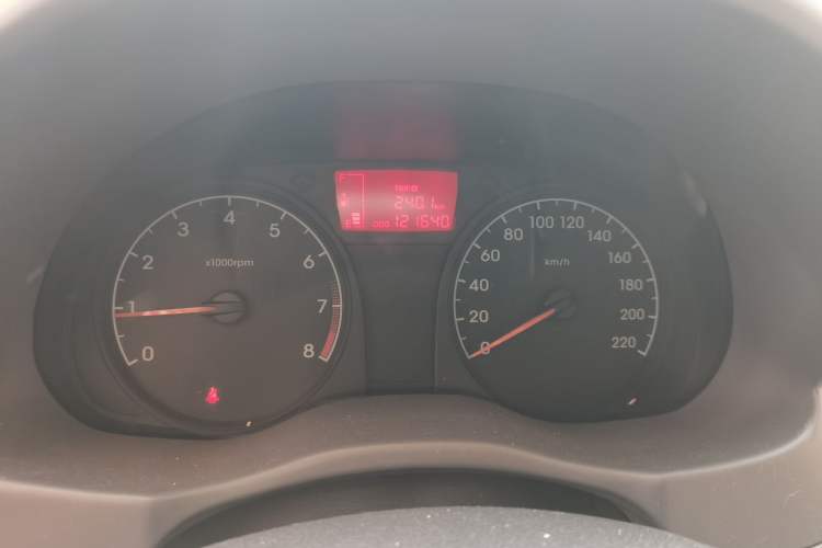 Used Hyundai Verna (older generation) 2014 1.4L Manual Smart GLS Trim Odometer Close Up