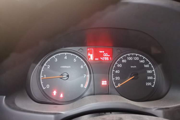 Used Hyundai Verna (older generation) 2014 1.4L Manual Smart GLS Trim Odometer Close Up