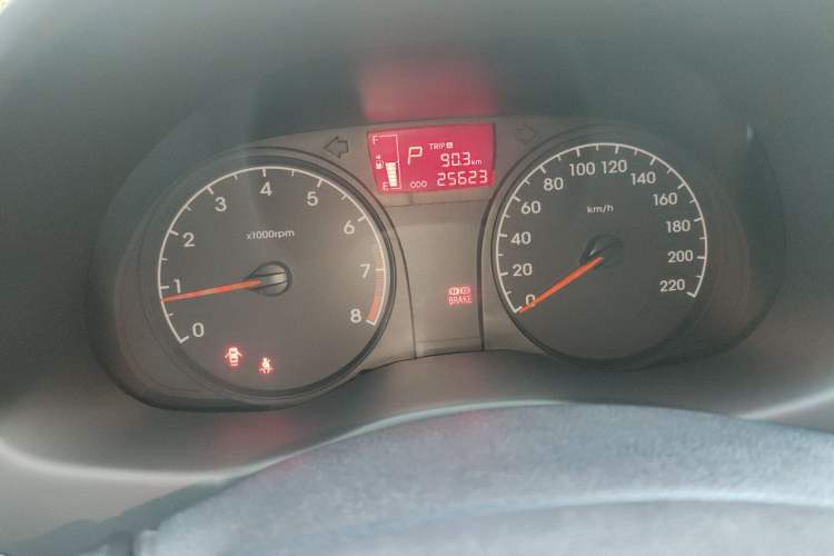 Used Hyundai Verna (older generation) 2014 1.4L Automatic Smart GLS Odometer Close Up