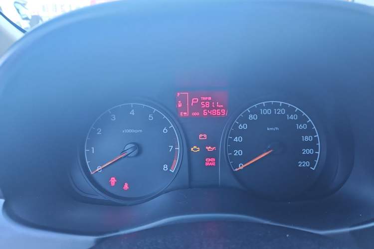 Used Hyundai Verna (older generation) 2014 1.4L Automatic Smart GLS Odometer Close Up