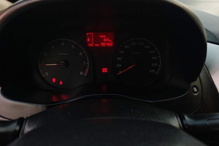Used Hyundai Verna (older generation) 2014 1.4L Manual Smart GLS Trim Odometer Close Up