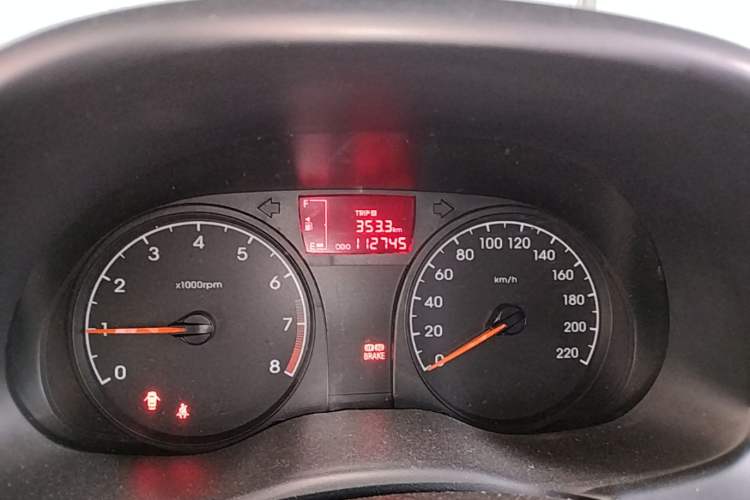 Used Hyundai Verna (older generation) 2014 1.4L Manual Smart GLS Trim Odometer Close Up
