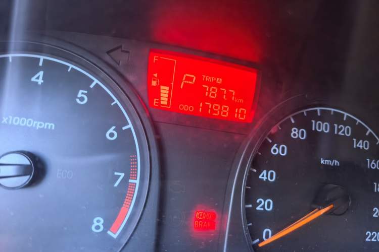 Used Hyundai Verna (older generation) 2014 1.4L Automatic Leading-Edge GLX Odometer Close Up