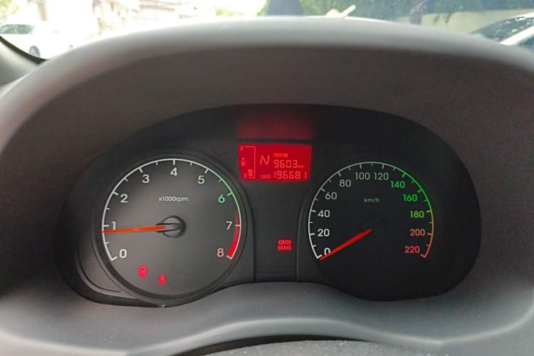 Used Hyundai Verna (older generation) 2014 1.4L Automatic Smart GLS Odometer Close Up