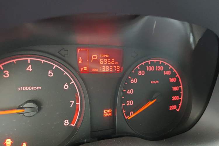 Used Hyundai Verna (older generation) 2014 1.4L Automatic Smart GLS Odometer Close Up