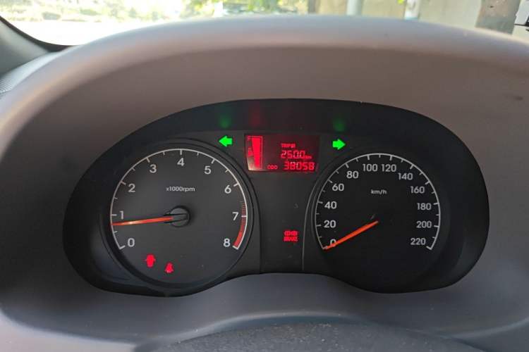 Used Hyundai Verna (older generation) 2014 1.4L Manual Smart GLS Trim Odometer Close Up