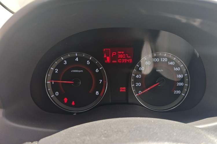 Used Hyundai Verna (older generation) 2014 1.4L Automatic Leading-Edge GLX Odometer Close Up