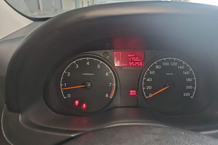 Used Hyundai Verna (older generation) 2014 1.4L Manual Smart GLS Trim Odometer Close Up