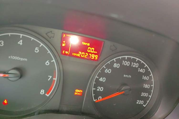 Used Hyundai Verna (older generation) 2014 1.4L Manual Smart GLS Trim Odometer Close Up