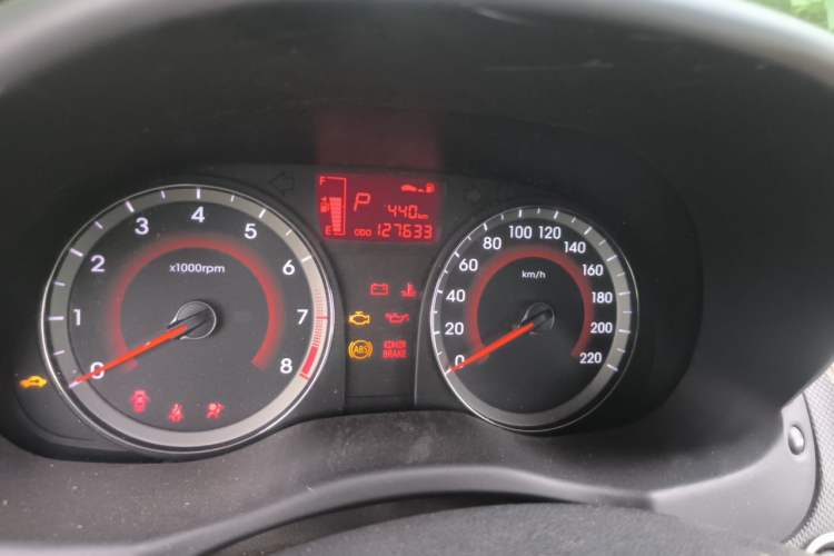 Used Hyundai Verna (older generation) 2014 1.4L Automatic Leading-Edge GLX Odometer Close Up