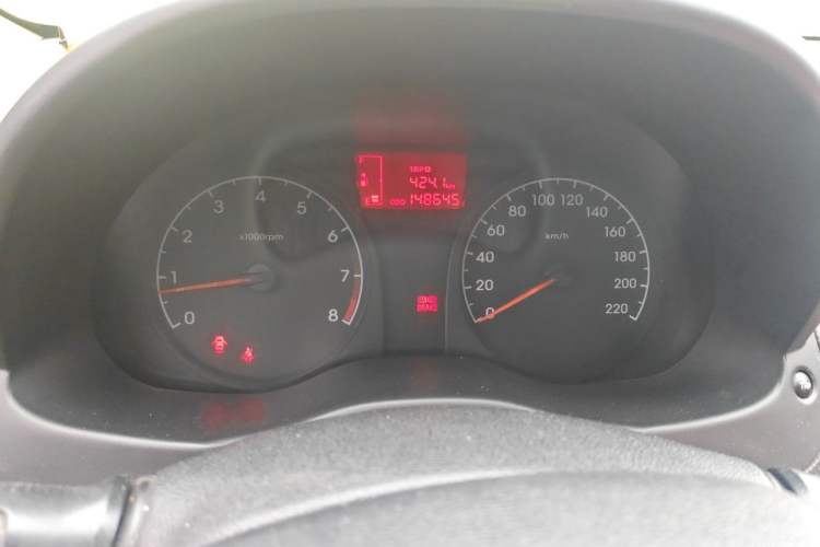 Used Hyundai Verna (older generation) 2014 1.4L Manual Smart GLS Trim Odometer Close Up