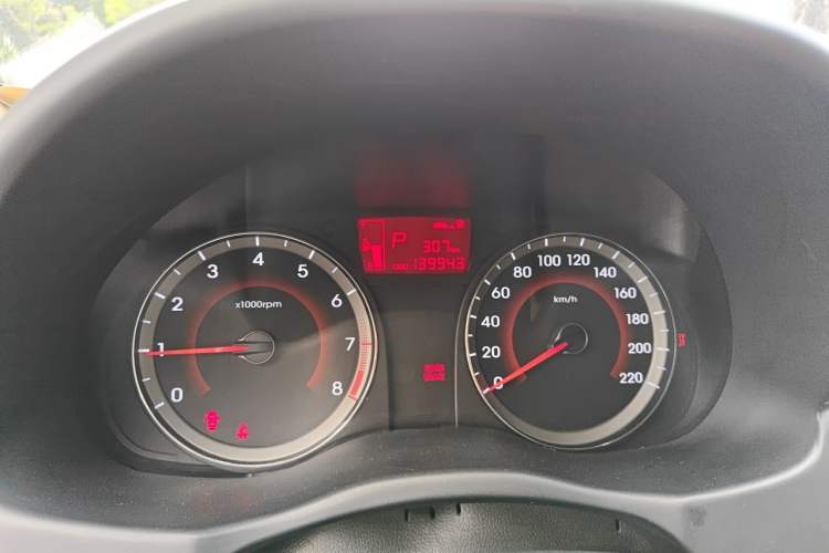 Used Hyundai Verna (older generation) 2014 1.4L Automatic Leading-Edge GLX Odometer Close Up
