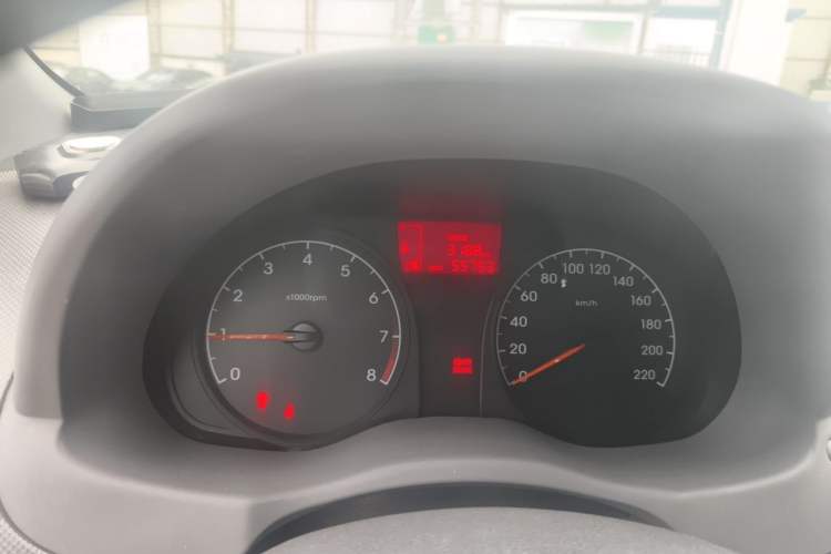 Used Hyundai Verna (older generation) 2014 1.4L Manual Smart GLS Trim Odometer Close Up