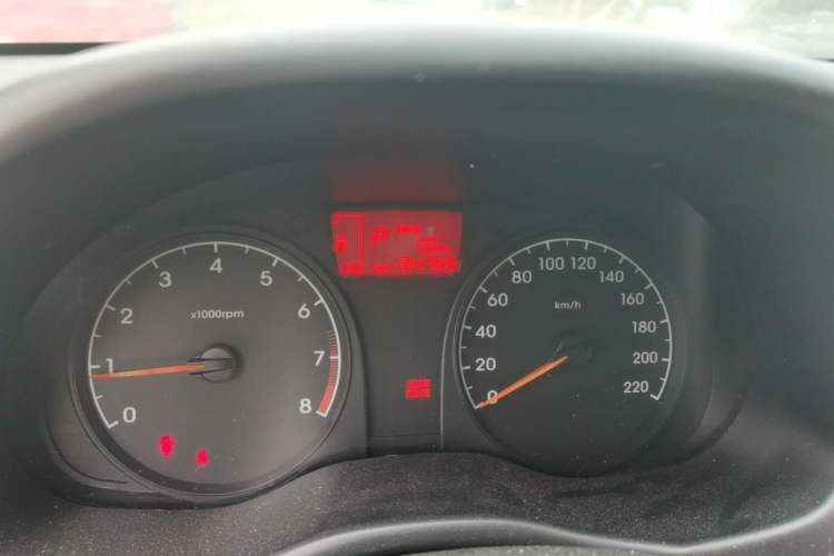 Used Hyundai Verna (older generation) 2014 1.4L Automatic Smart GLS Odometer Close Up
