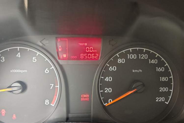 Used Hyundai Verna (older generation) 2014 1.4L Manual Smart GLS Trim Odometer Close Up
