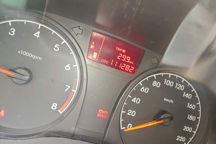 Used Hyundai Verna (older generation) 2014 1.4L Manual Smart GLS Trim Odometer Close Up