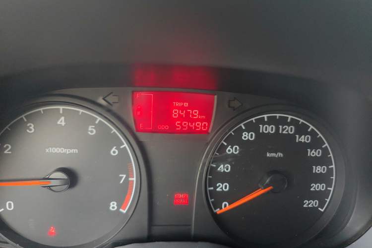 Used Hyundai Verna (older generation) 2014 1.4L Manual Smart GLS Trim Odometer Close Up