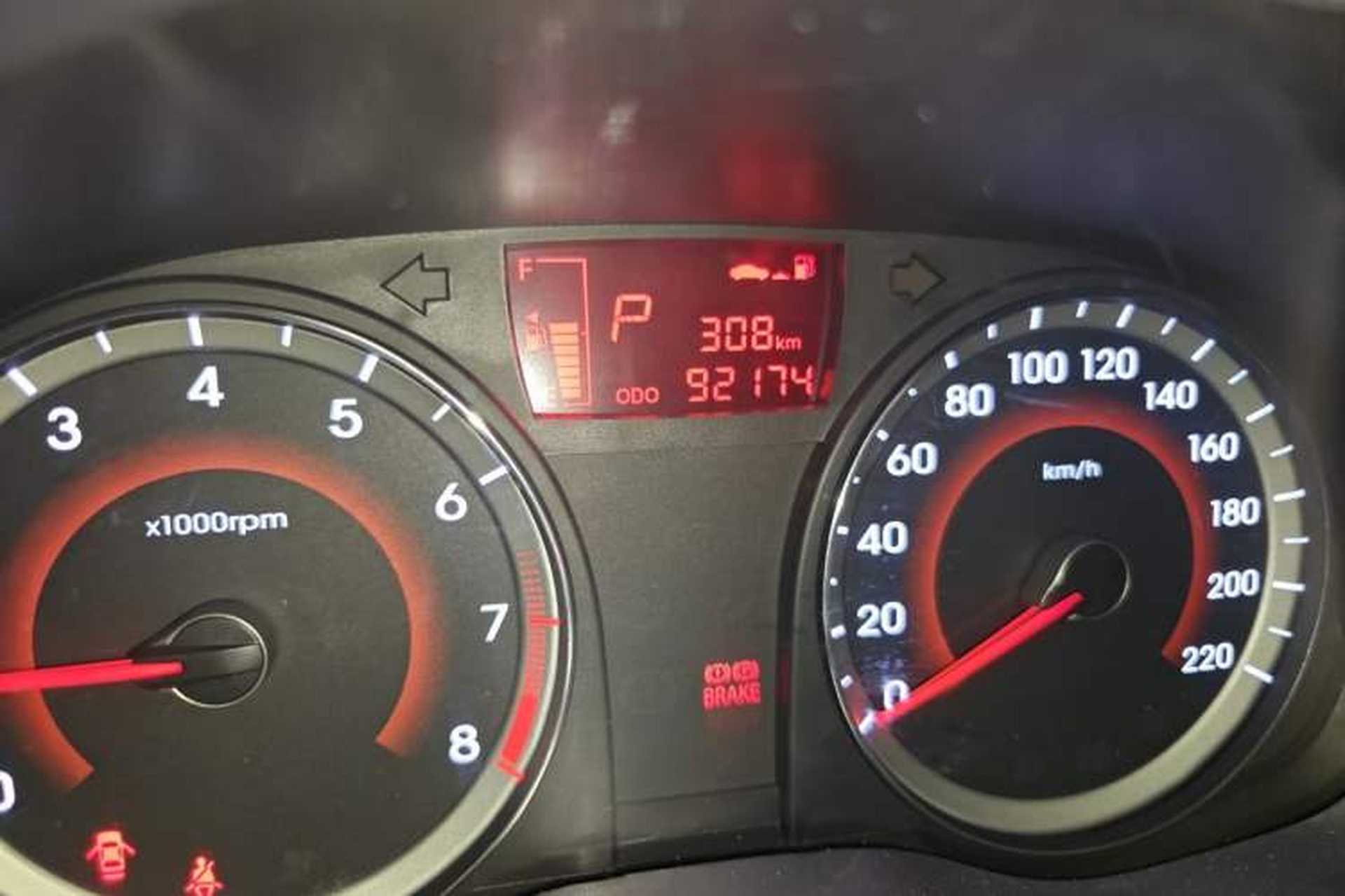 Used Hyundai Verna (older generation) 2014 1.4L Automatic Leading-Edge GLX Odometer Close Up
