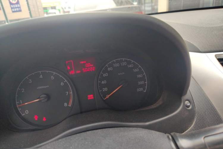 Used Hyundai Verna (older generation) 2014 1.4L Manual Smart GLS Trim Odometer Close Up