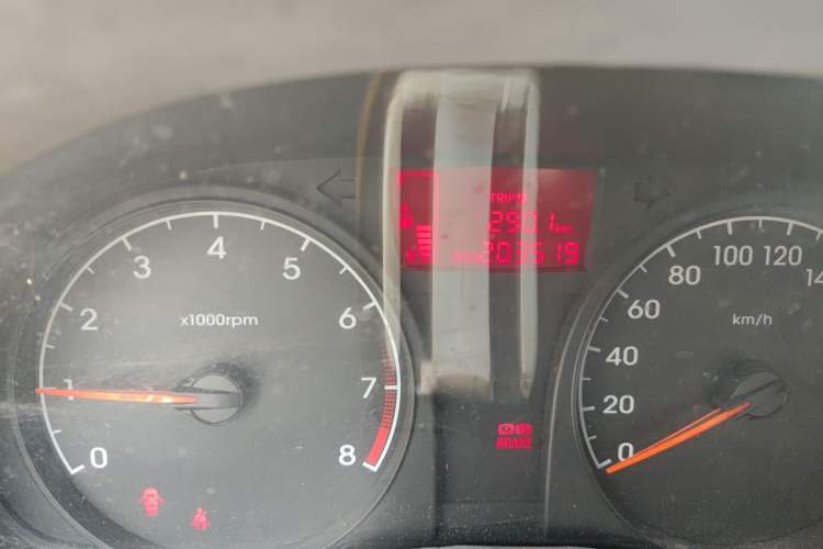 Used Hyundai Verna (older generation) 2014 1.4L Manual Smart GLS Trim Odometer Close Up