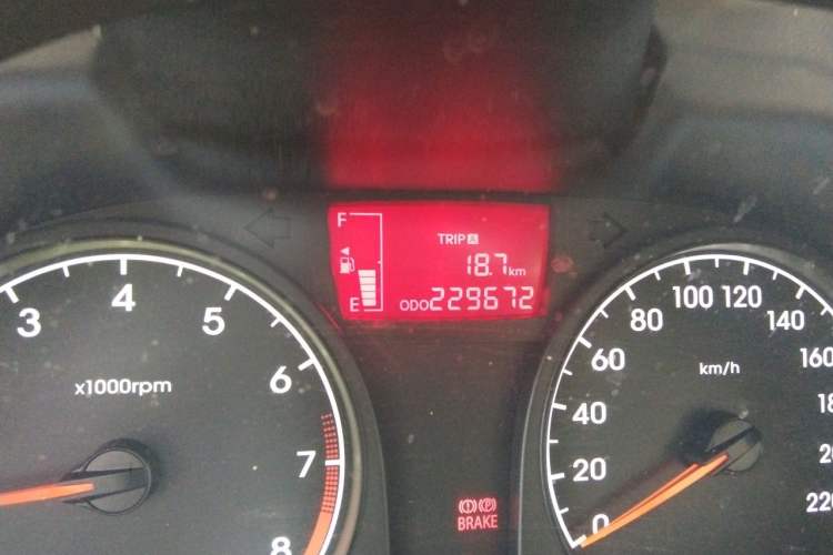 Used Hyundai Verna (older generation) 2014 1.4L Manual Smart GLS Trim Odometer Close Up
