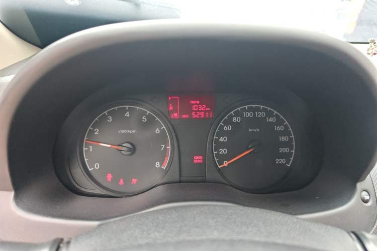 Used Hyundai Verna (older generation) 2014 1.4L Manual Smart GLS Trim Odometer Close Up