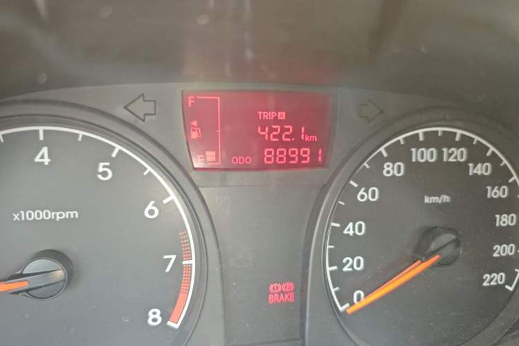 Used Hyundai Verna (older generation) 2014 1.4L Manual Smart GLS Trim Odometer Close Up