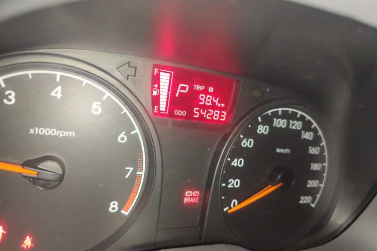 Used Hyundai Verna (older generation) 2014 1.4L Automatic Smart GLS Odometer Close Up