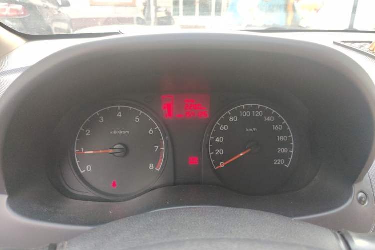 Used Hyundai Verna (older generation) 2014 1.4L Manual Smart GLS Trim Odometer Close Up