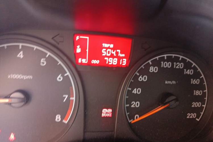 Used Hyundai Verna (older generation) 2014 1.4L Manual Smart GLS Trim Odometer Close Up