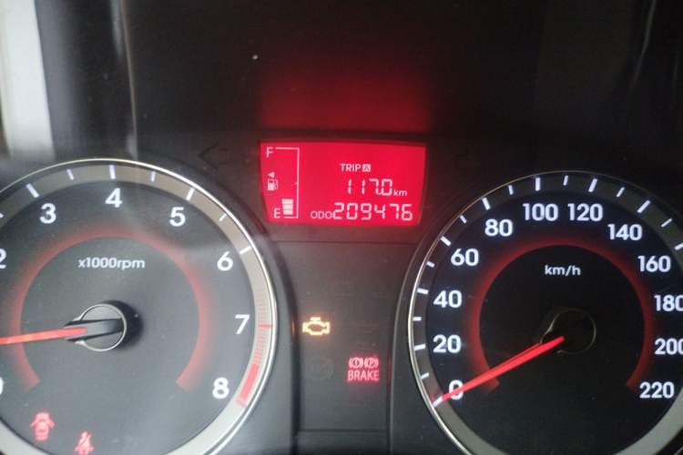 Used Hyundai Verna (older generation) 2014 1.4L Manual Top-Tier Model TOP Odometer Close Up