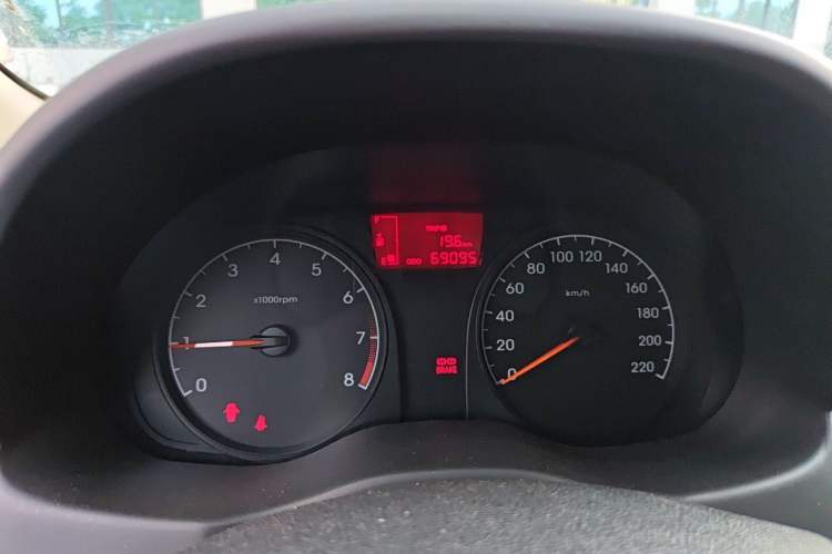 Used Hyundai Verna (older generation) 2014 1.4L Manual Smart GLS Trim Odometer Close Up