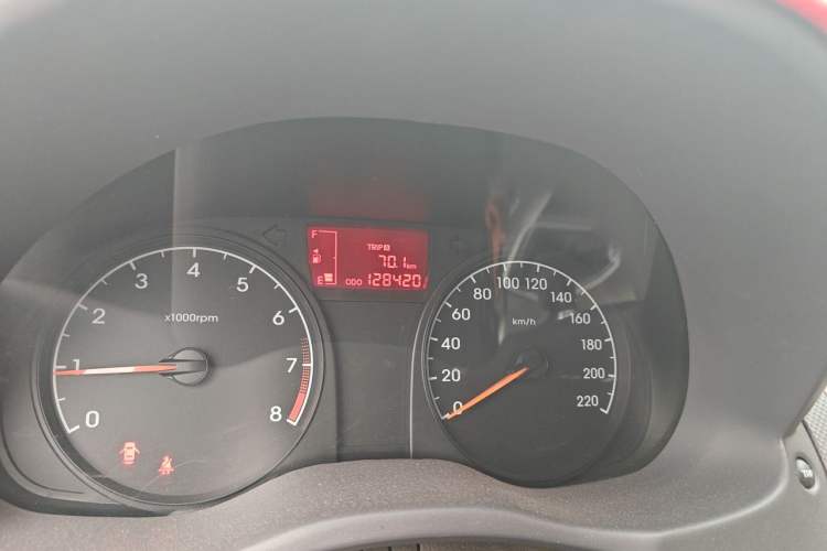 Used Hyundai Verna (older generation) 2014 1.4L Manual Smart GLS Trim Odometer Close Up