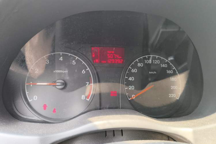 Used Hyundai Verna (older generation) 2014 1.4L Manual Smart GLS Trim Odometer Close Up