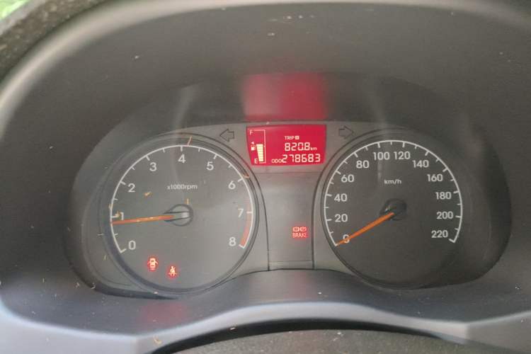 Used Hyundai Verna (older generation) 2014 1.4L Manual Smart GLS Trim Odometer Close Up