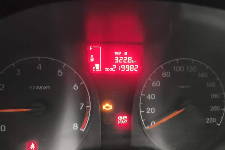 Used Hyundai Verna (older generation) 2014 1.4L Manual Smart GLS Trim Odometer Close Up